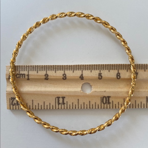 925 Silver handmade 2.5 inches diameter twisted bangle 18k yellow gold plated - Picture 2 of 3